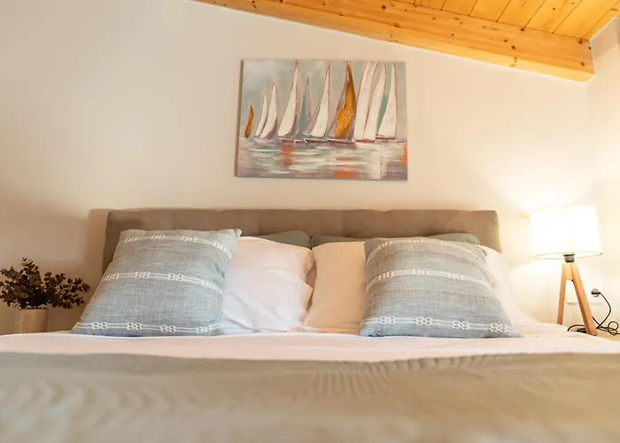 Rose & Dennis Luxury 아파트