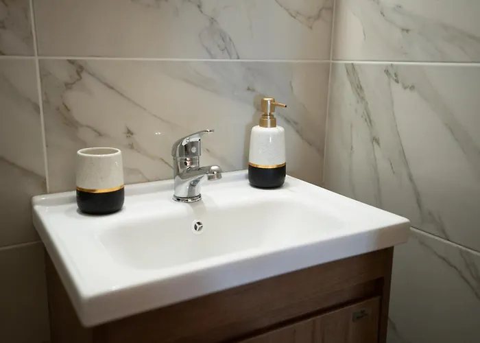 Rose & Dennis Luxury *