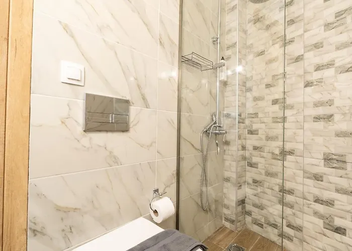 Rose & Dennis Luxury