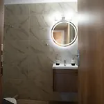 Rose & Dennis Luxury Διαμέρισμα *